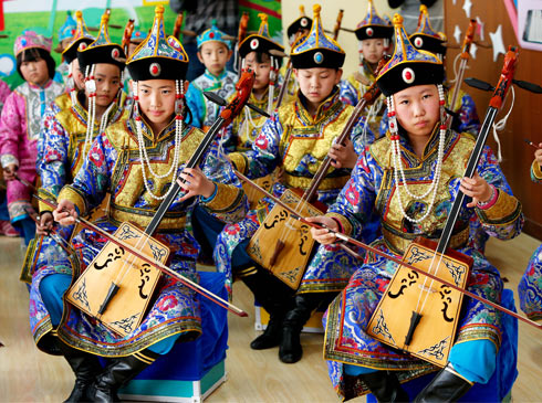 xս ҿӱ    ǰڱÿxսWT·ƴPϵ飬ǼLġnȥ_ʼУ@~Ѻٱἰȡ֮ǡͽWlPעȘOߵğ~ҲuأϢ񼯡W^ơһ؞ơֱ~䡱~ȡ     ׃Դ2014_ʼıнCϸĸ҂׷ĽƽQԠ|rҪͨ^ĸF|YԴӺͻA|ĿwƄxսlչһ|⣬ʹÿһWƽȵн܃|ęC[Ԕ]